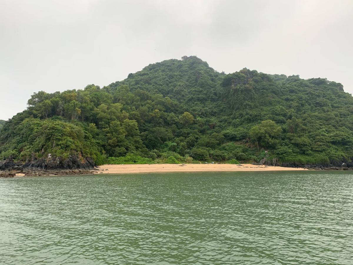 Ocean Beach Resort Cat Ba Island Esterno foto